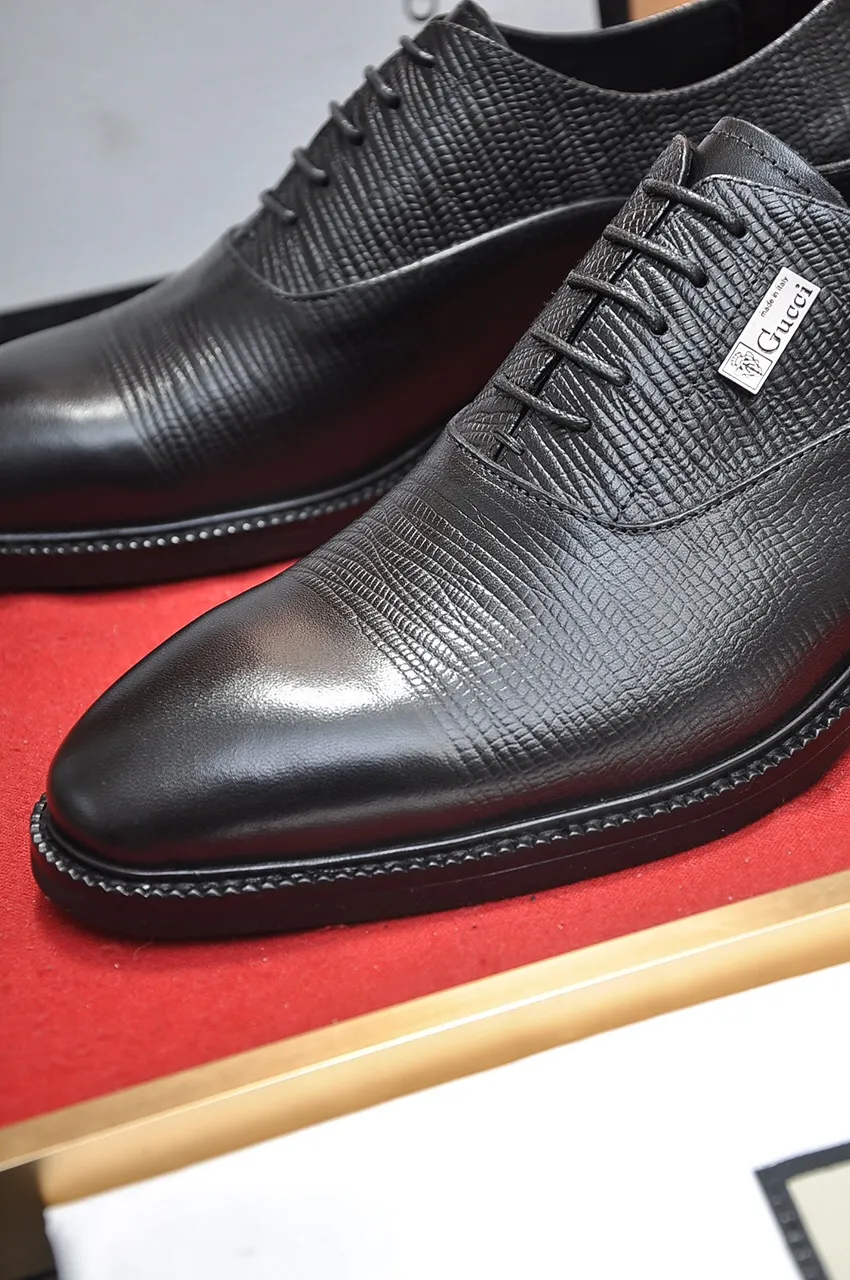 Men's shoes💰460💶Italy's top luxury men's shoes giant [GUCCI Gucci] has a new model 🍃Original European style🔰 Pleasant to the eye😍In order to make the shoes more durable and non-deformable🌀The production continues to follow traditional methods but there is still no lack of innovation💪The original cowhide is chosen for the leather♻️ Smooth, natural and exceptionally bright⭐Made of imported cowhide, the first choice of the rich 38-45 (45 customized)
